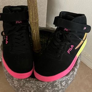 Girls Fila tennis shoes. Size 2